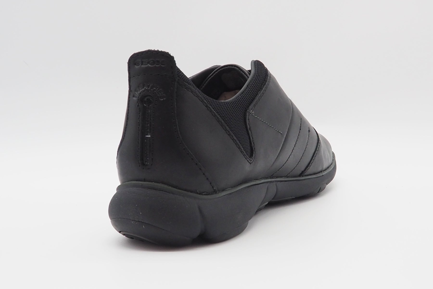 Sportive Herren Slipper aus Glattleder in Schwarz - U52D7B - GORETEX Herren Slipper & Mokassin Geox