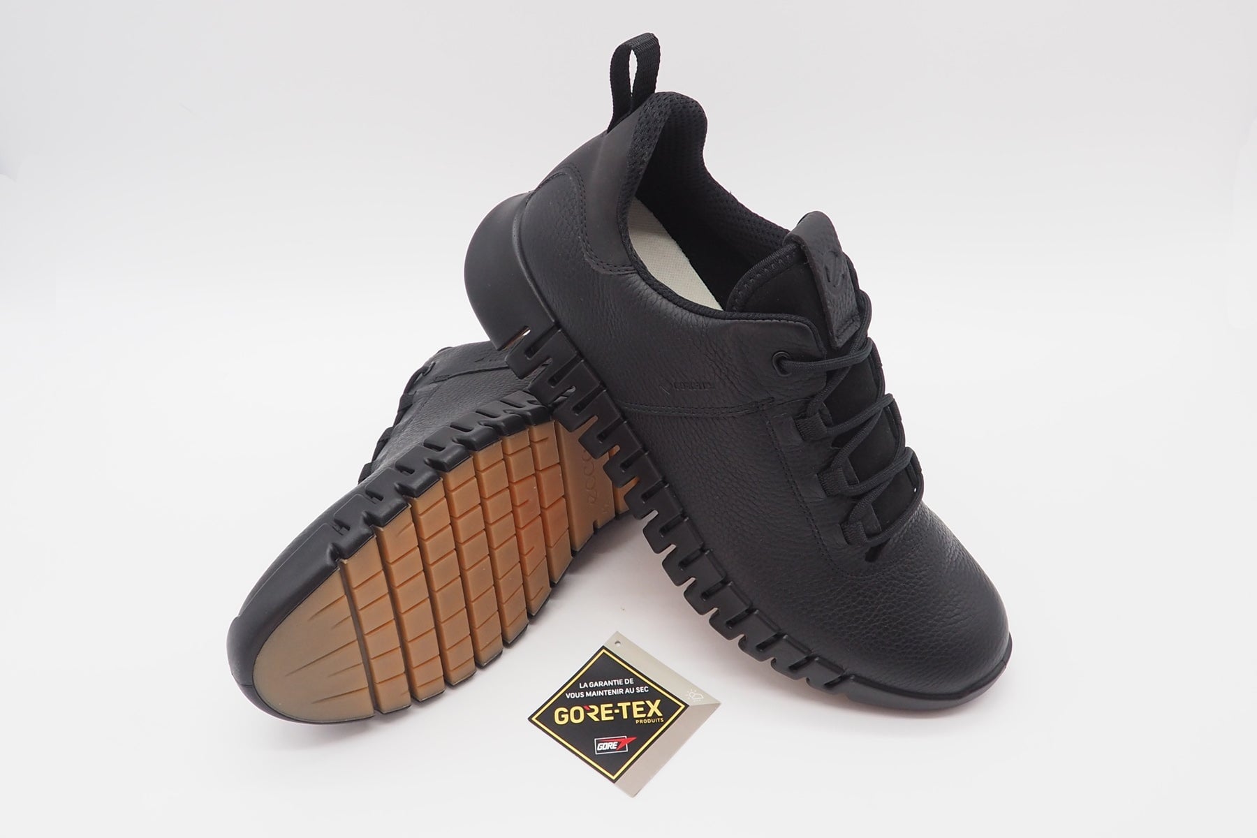 Sportive Herren Sneaker aus Leder in Schwarz - Gruuv - Gere-Tex Herren Sneaker Ecco