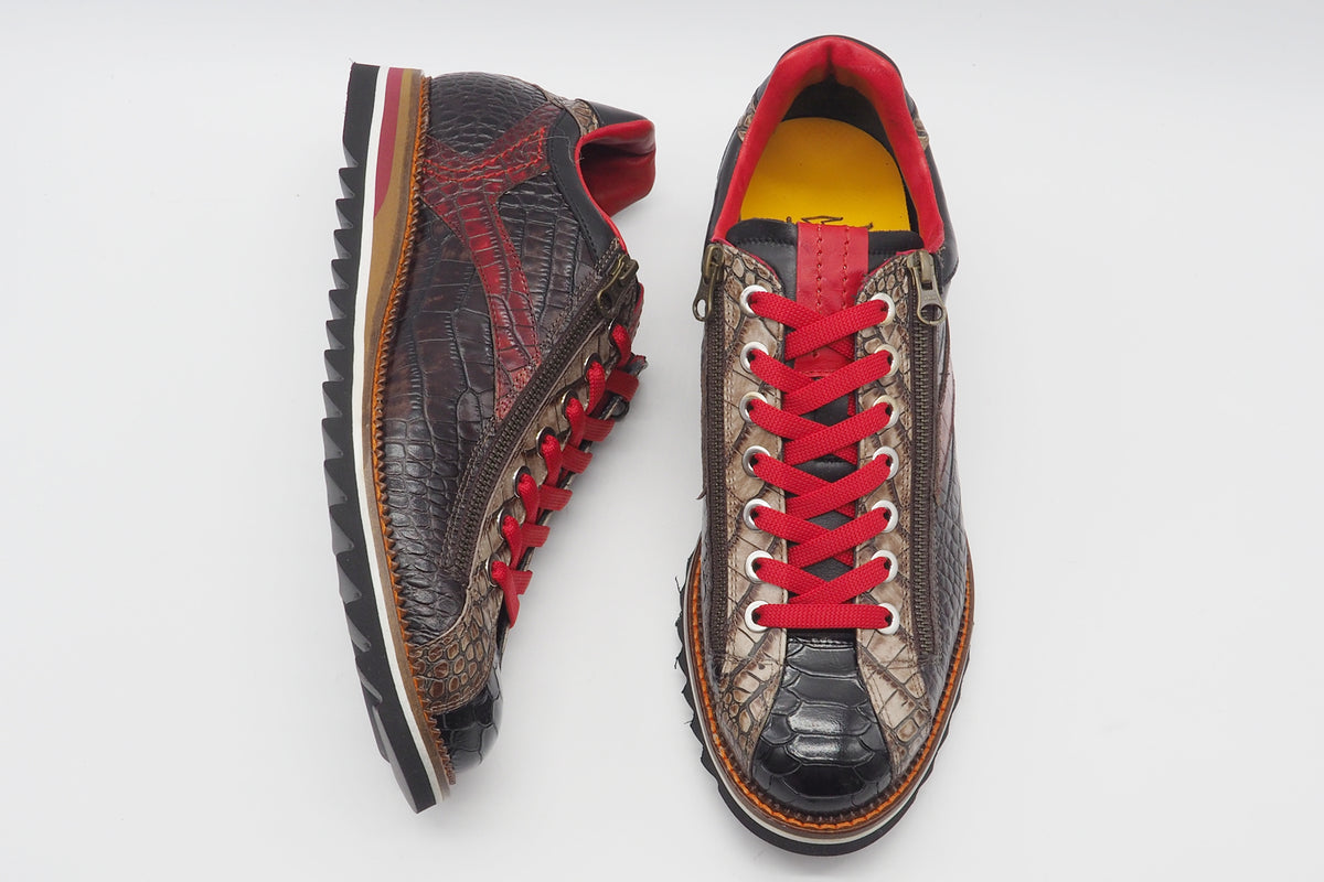 Extravaganter Herren Sneaker aus geprägtem Leder in Braun, Schwarz & Rot