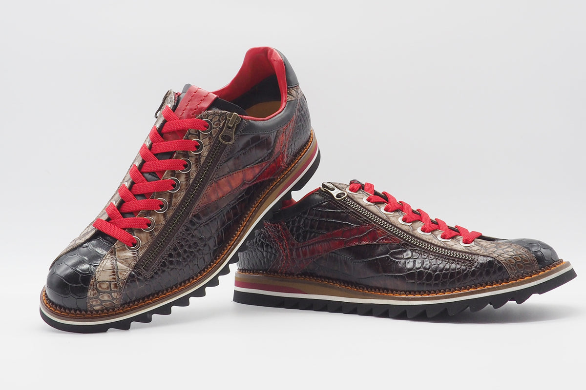 Extravaganter Herren Sneaker aus geprägtem Leder in Braun, Schwarz & Rot