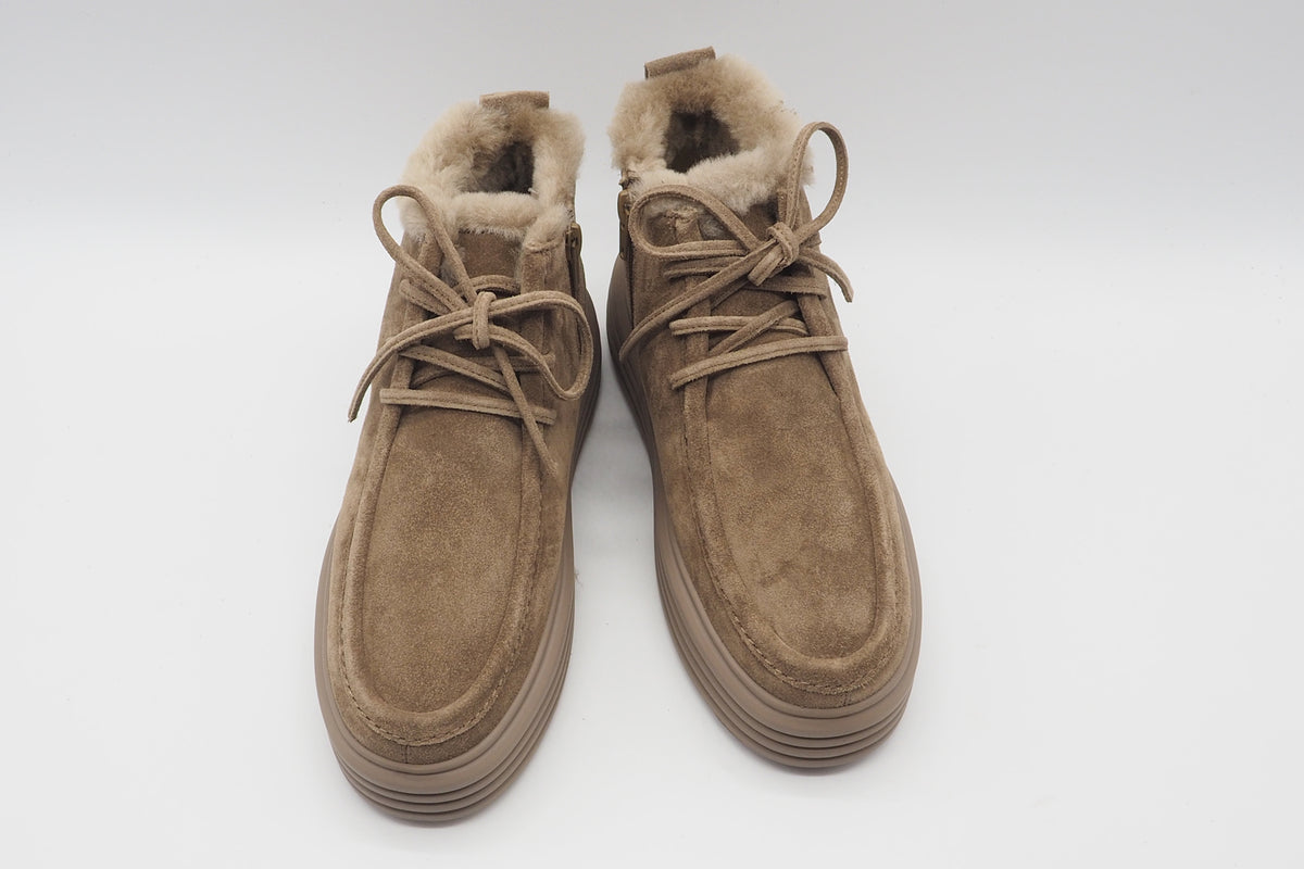 Damen Schnürboot aus Veloursleder in Carmel mit Lammfellfutter & Moccassinnaht