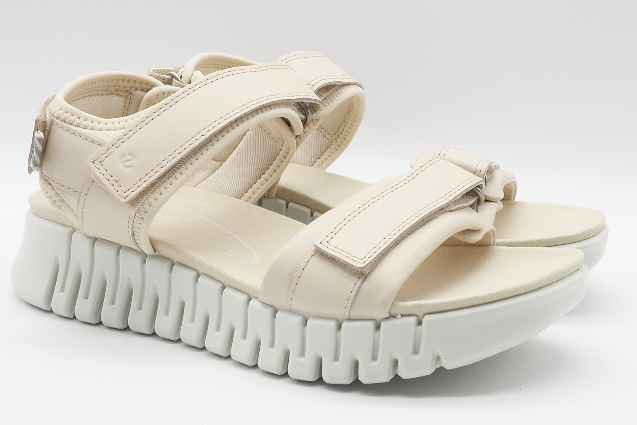 Damen Sandale aus Leder in Creme - mit sportiver Sohle - Gruuv