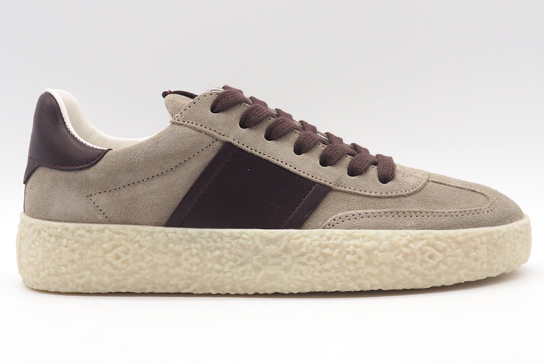 amen Sneaker aus Veloursleder in Neutral mit Bordeaux-Details Damen Sneaker Kennel & Schmenger 