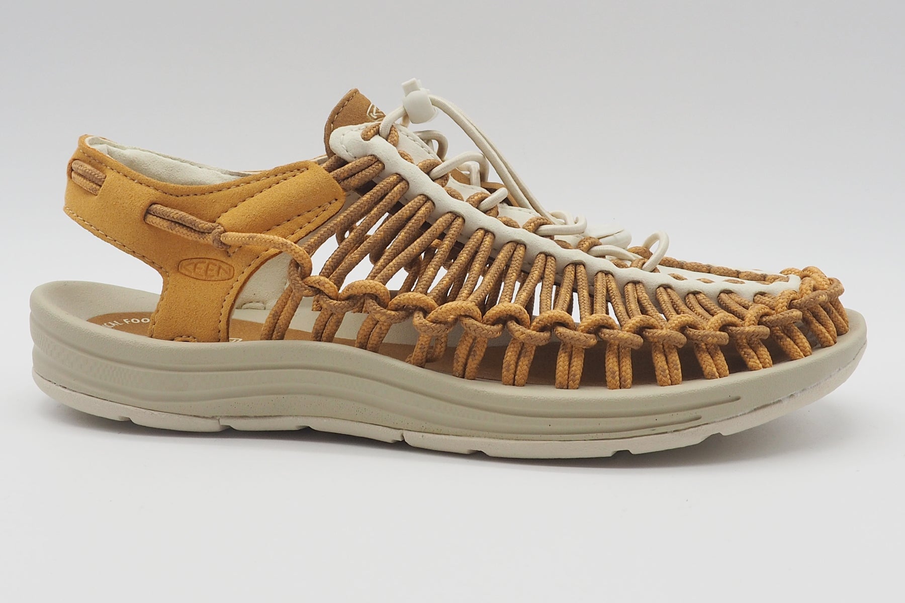Coole Lifestyle Sandale aus technischer Faser in Chipmuk - Uneek Damen Sandale Keen 