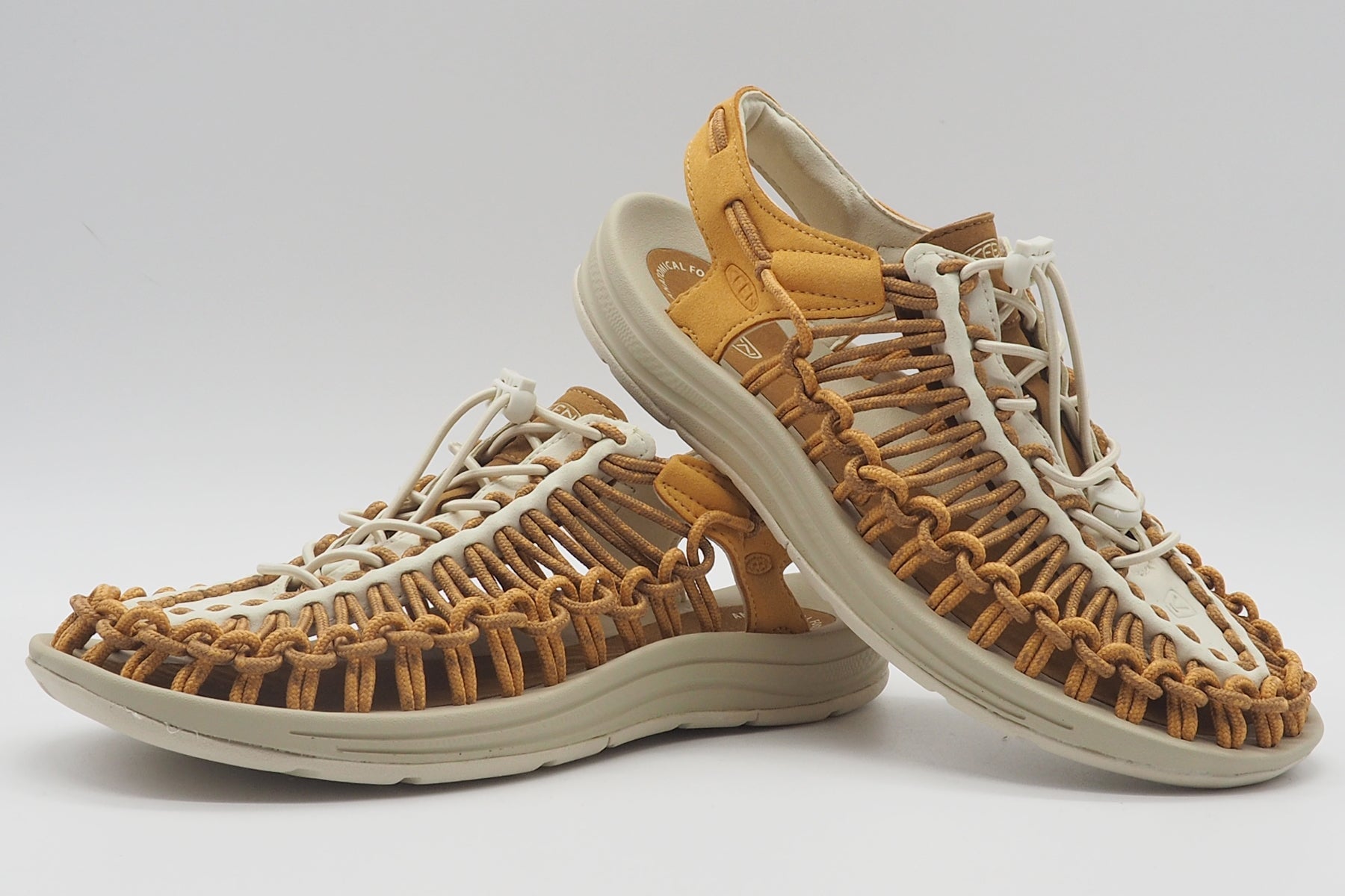 Coole Lifestyle Sandale aus technischer Faser in Chipmuk - Uneek Damen Sandale Keen 