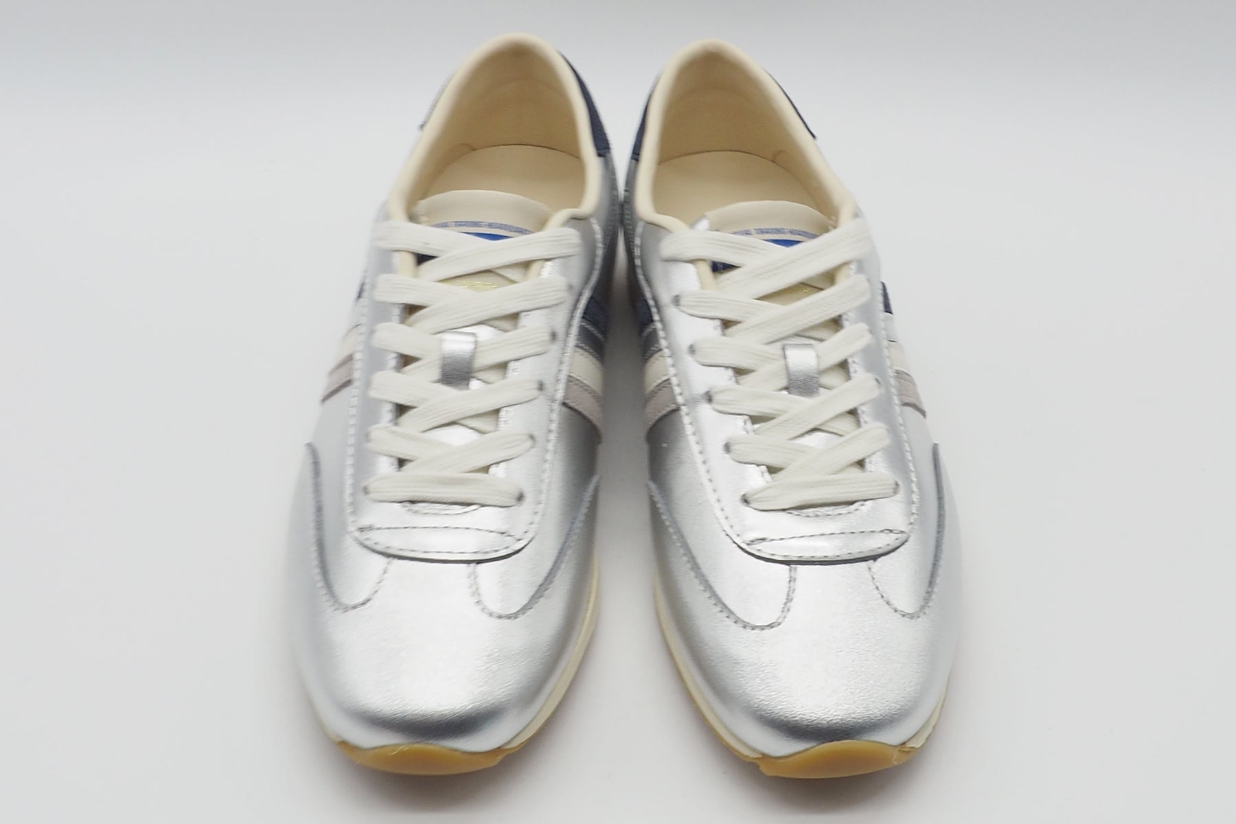 Cooler Damen Sneaker im Retrostil aus Leder in Silber mit Streifen Damen Sneaker Serafini 