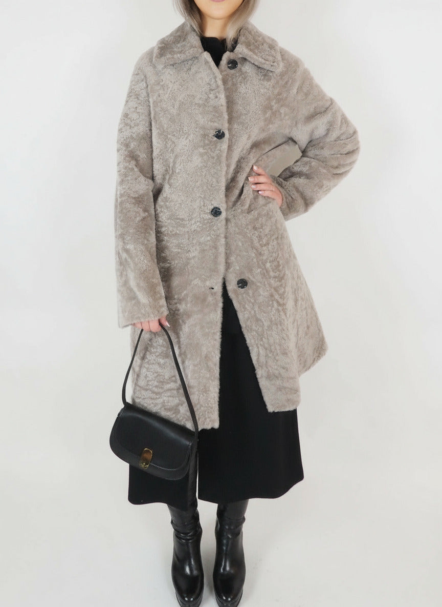 Damemantel aus edlem Lammfell in Tope - zum Wenden - Marta Damen Mantel Benedetta Novi 