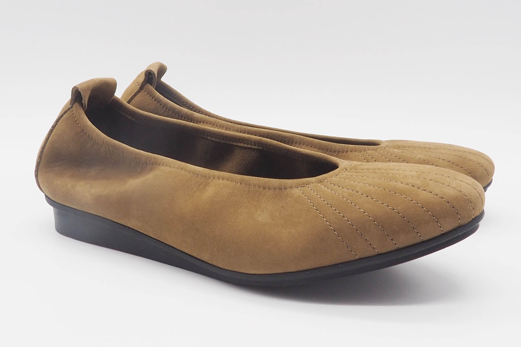 Damen Ballerina aus Nubukleder in Hellbraun mit Naturkautschuksohle - Nikako Damen Ballerinas Arche 