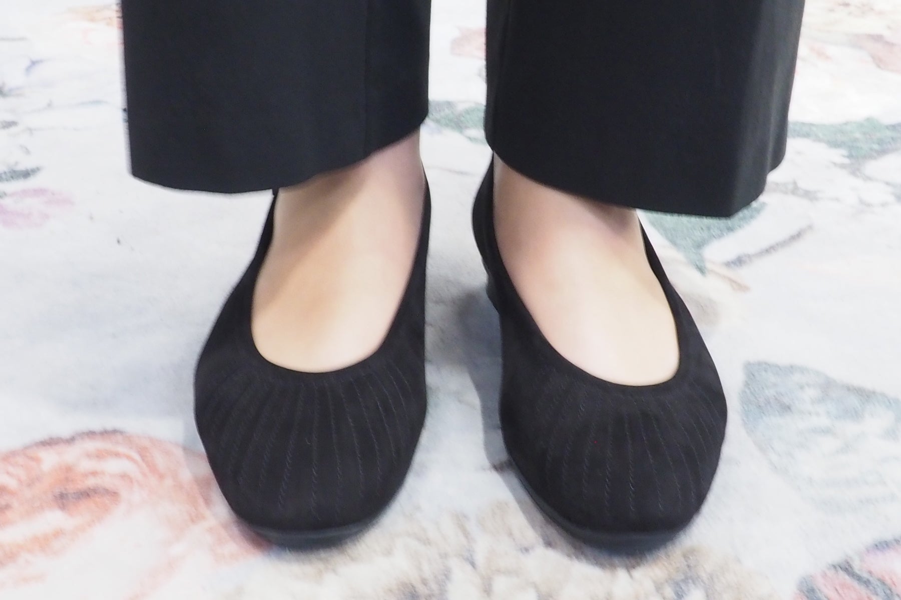 Damen Ballerina aus Nubukleder in Schwarz mit Naturkautschuksohle - Nikako Damen Ballerinas Arche 