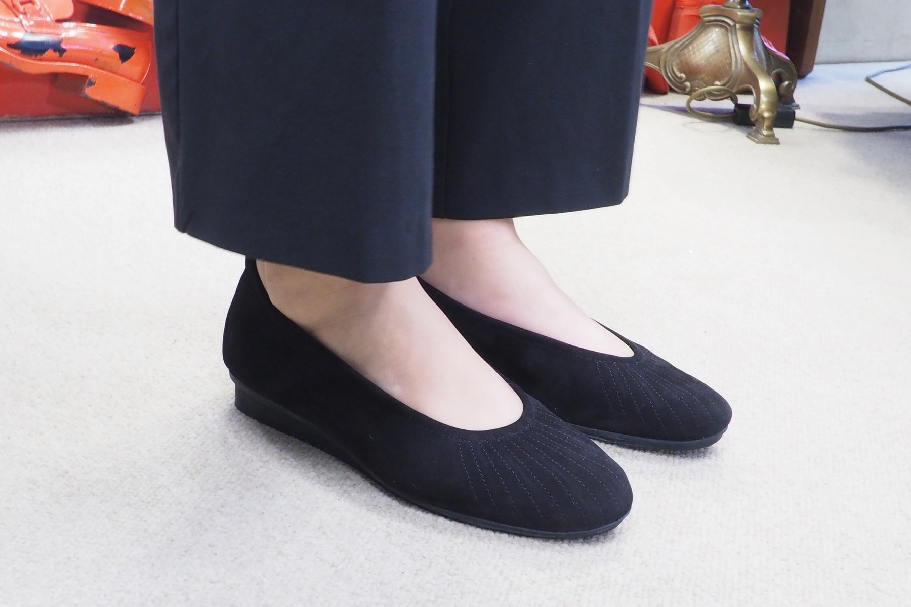 Damen Ballerina aus Nubukleder in Schwarz mit Naturkautschuksohle - Nikako Damen Ballerinas Arche 
