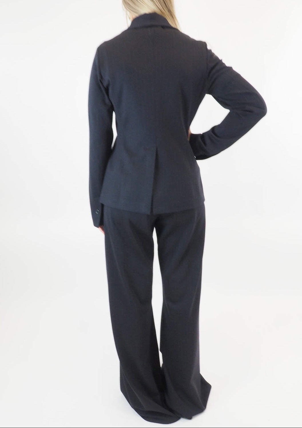 Damen Blazer mit Nadelstreifmuster aus Viskose in Schwarz Damen Ready to wear Fashion Hannes Roether 