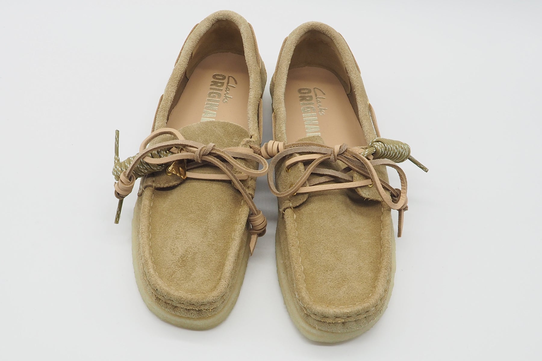 Damen Bootsschuh aus Velours in Sand mit Kreppsohle - Clarks Originals Damen Loafers & Schnürer Clarks Originals 