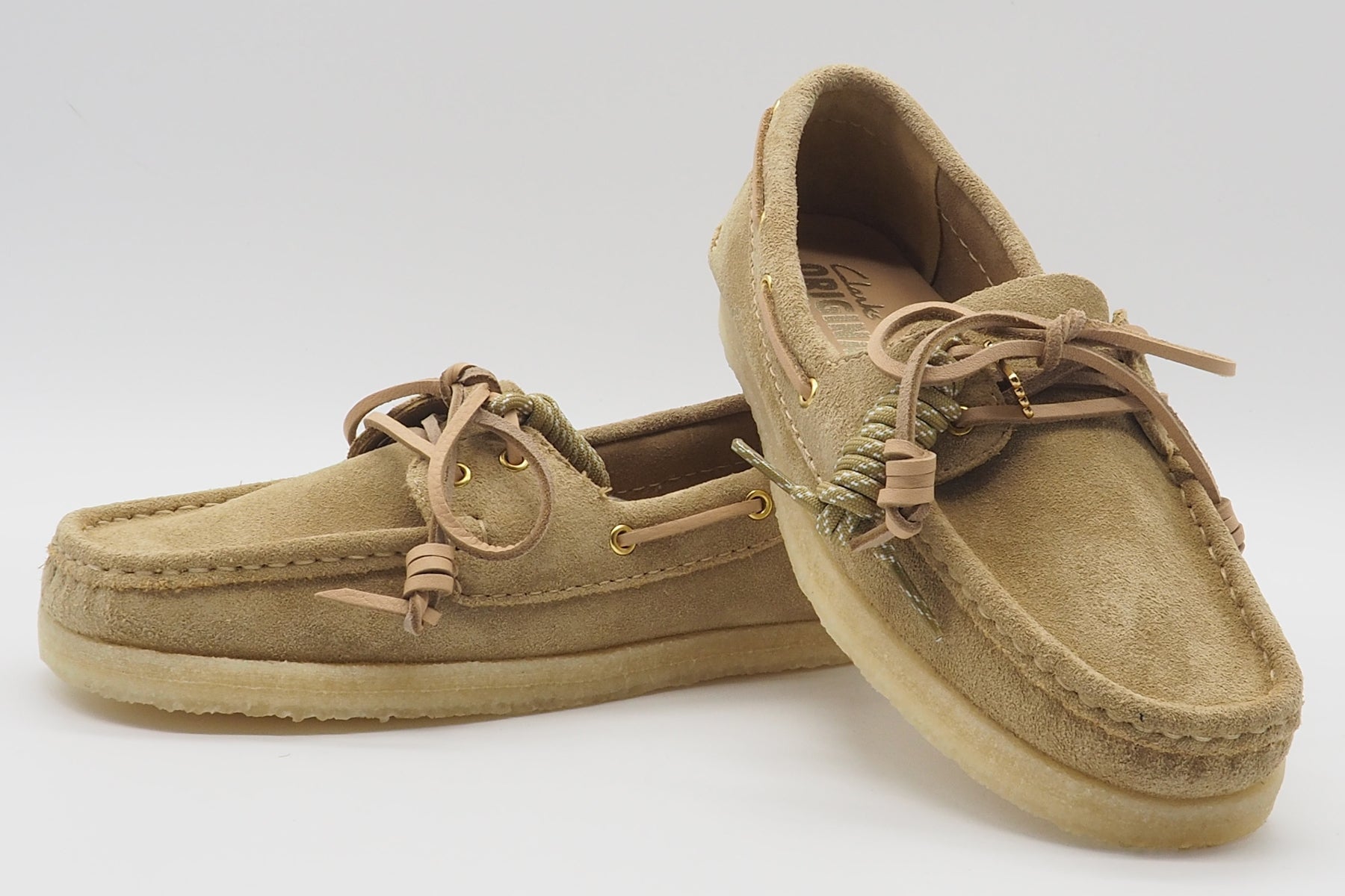 Damen Bootsschuh aus Velours in Sand mit Kreppsohle - Clarks Originals Damen Loafers & Schnürer Clarks Originals 