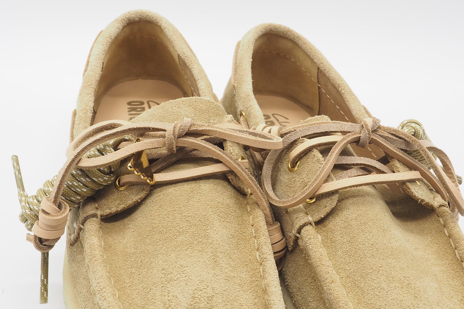 Damen Bootsschuh aus Velours in Sand mit Kreppsohle - Clarks Originals Damen Loafers & Schnürer Clarks Originals 