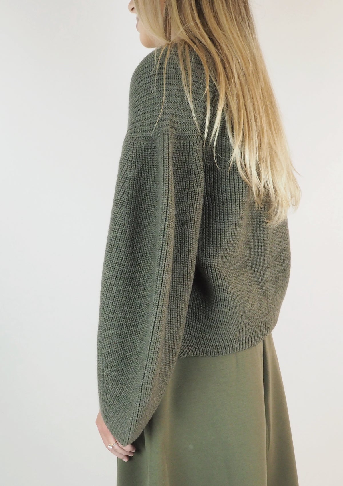 Damen Cardigan aus extra feiner Merino Wolle in Grün Damen Pullover Psophia 