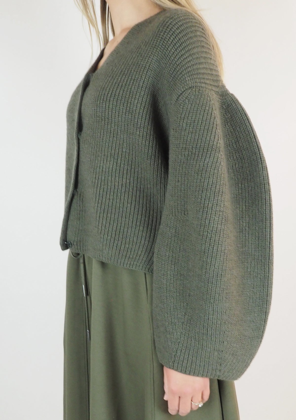 Damen Cardigan aus extra feiner Merino Wolle in Grün Damen Pullover Psophia 