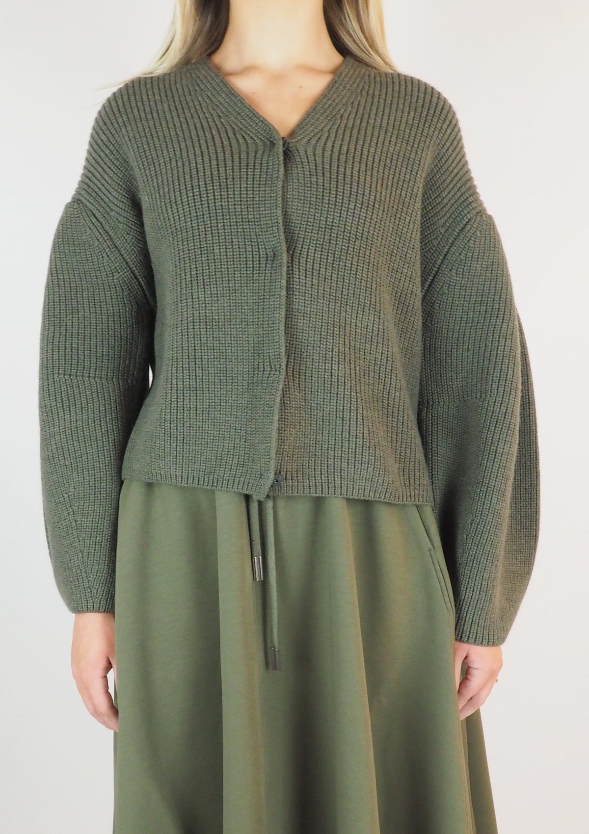 Damen Cardigan aus extra feiner Merino Wolle in Grün Damen Pullover Psophia 