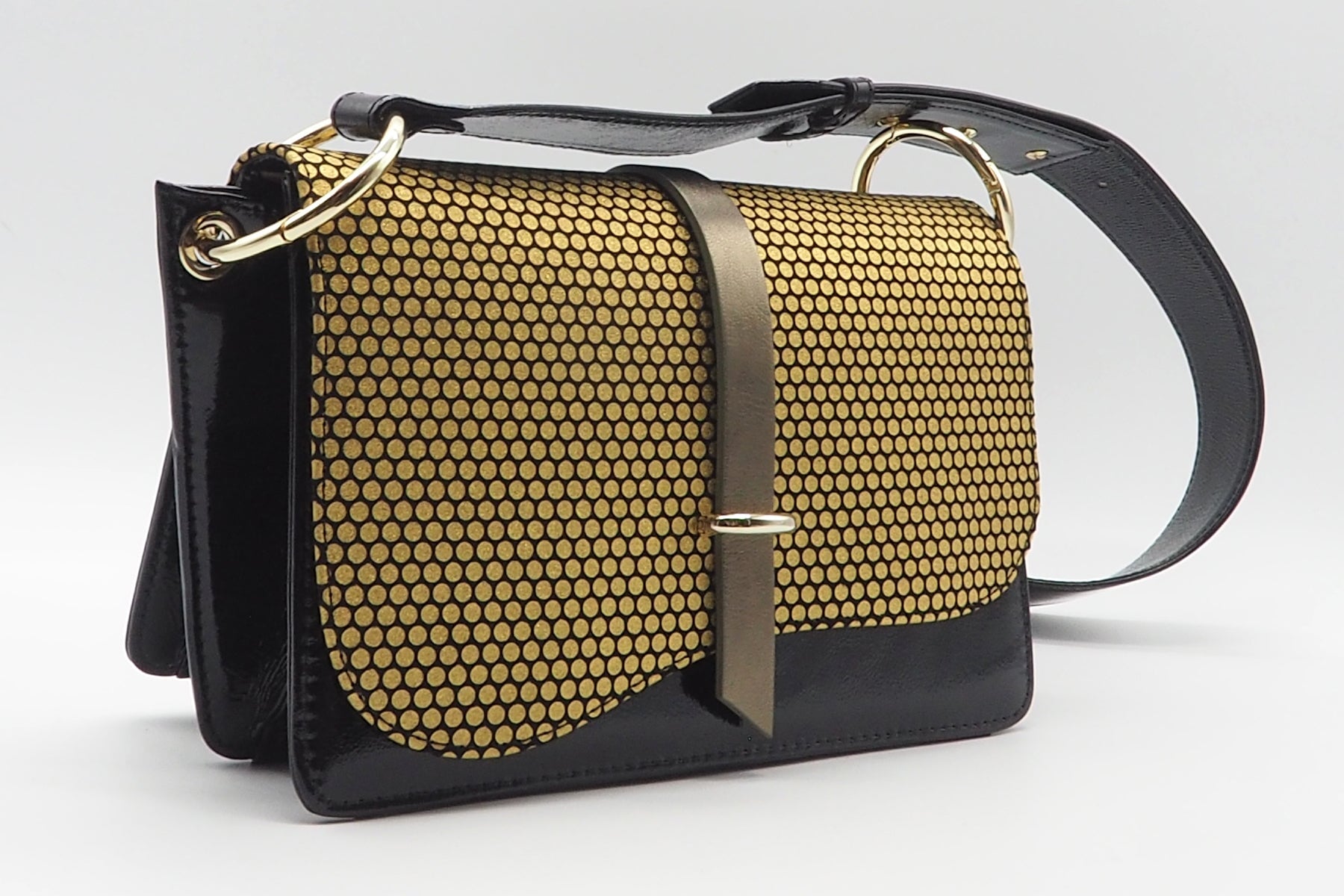 Damen Crossbodybag aus Lackleder Schwarz & bedrucktem Velours in Gold Taschen Crossbody & Schultertasche Chie Mihara 
