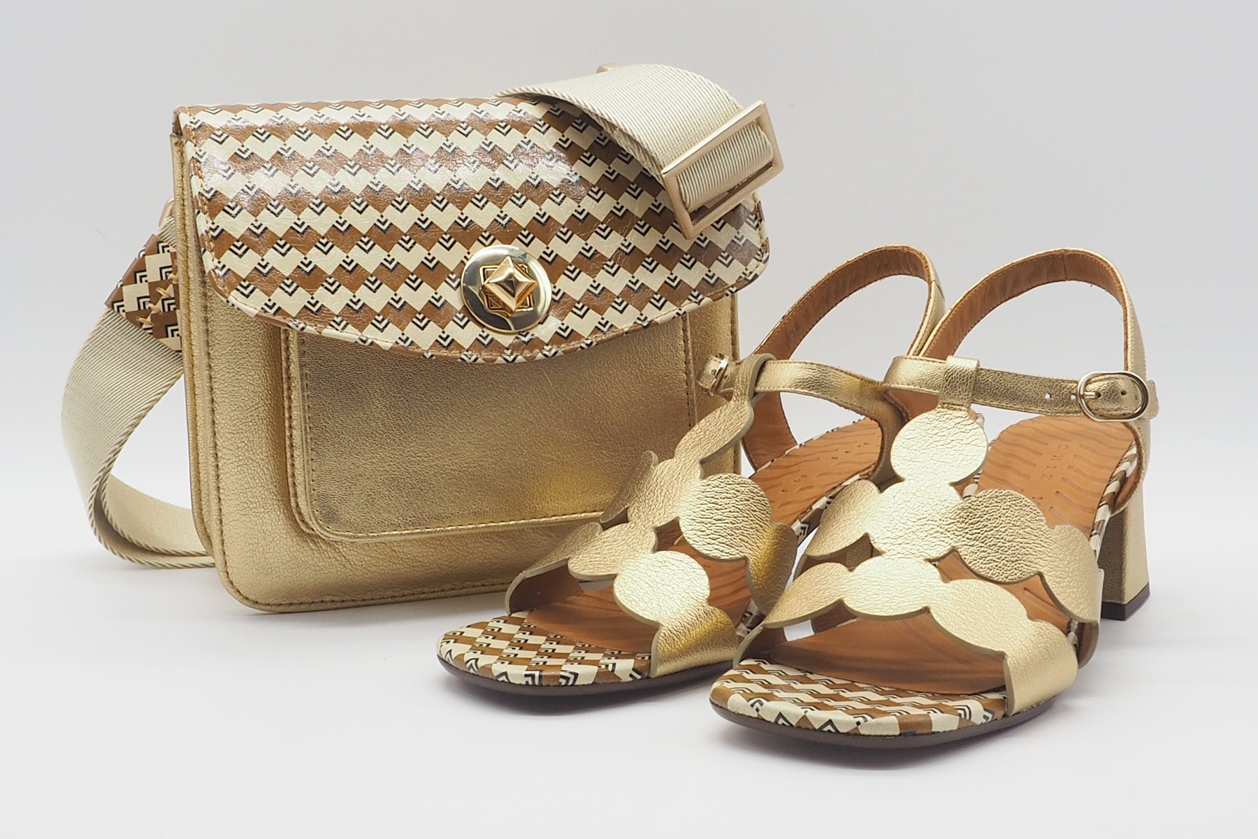 Damen Crossbodytasche in Gold & Überschlag aus bedrucktem Leder in Braun & Creme Taschen Crossbody & Schultertasche Chie Mihara 