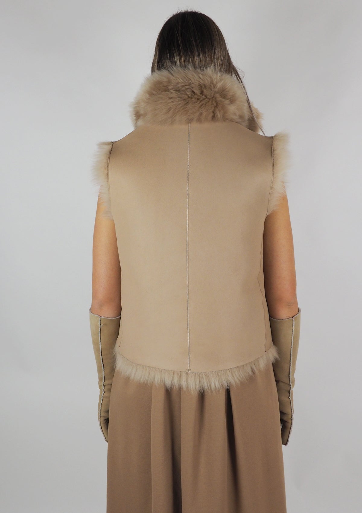 Damen Gilet aus Langhaar-Lammfell in Beige - "Ita" Damen Gilet Benedetta Novi 