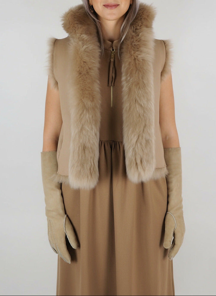 Damen Gilet aus Langhaar-Lammfell in Beige - "Ita" Damen Gilet Benedetta Novi 