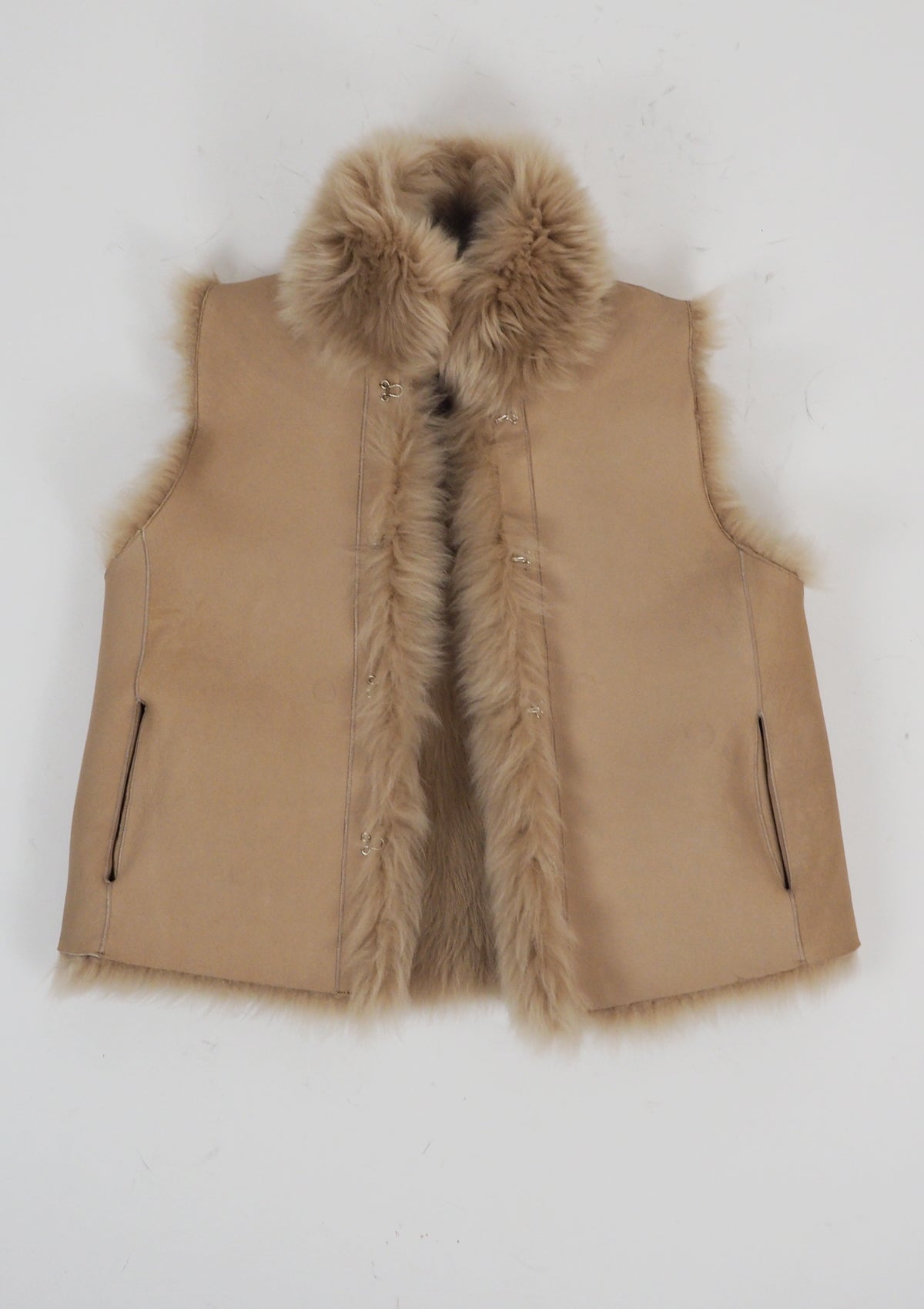 Damen Gilet aus Langhaar-Lammfell in Beige - "Ita" Damen Gilet Benedetta Novi 