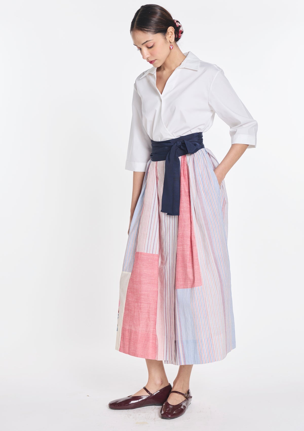 Damen Kleid aus Baumwollpopeline in Weiß mit Patchwork & gestickten Blüten Damen Kleid Payal Pratap 