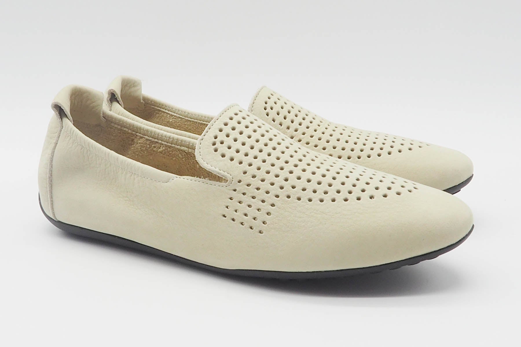 Damen Loafer aus softem Nubukleder in Creme - Fanhoo Damen Loafers & Schnürer Arche 