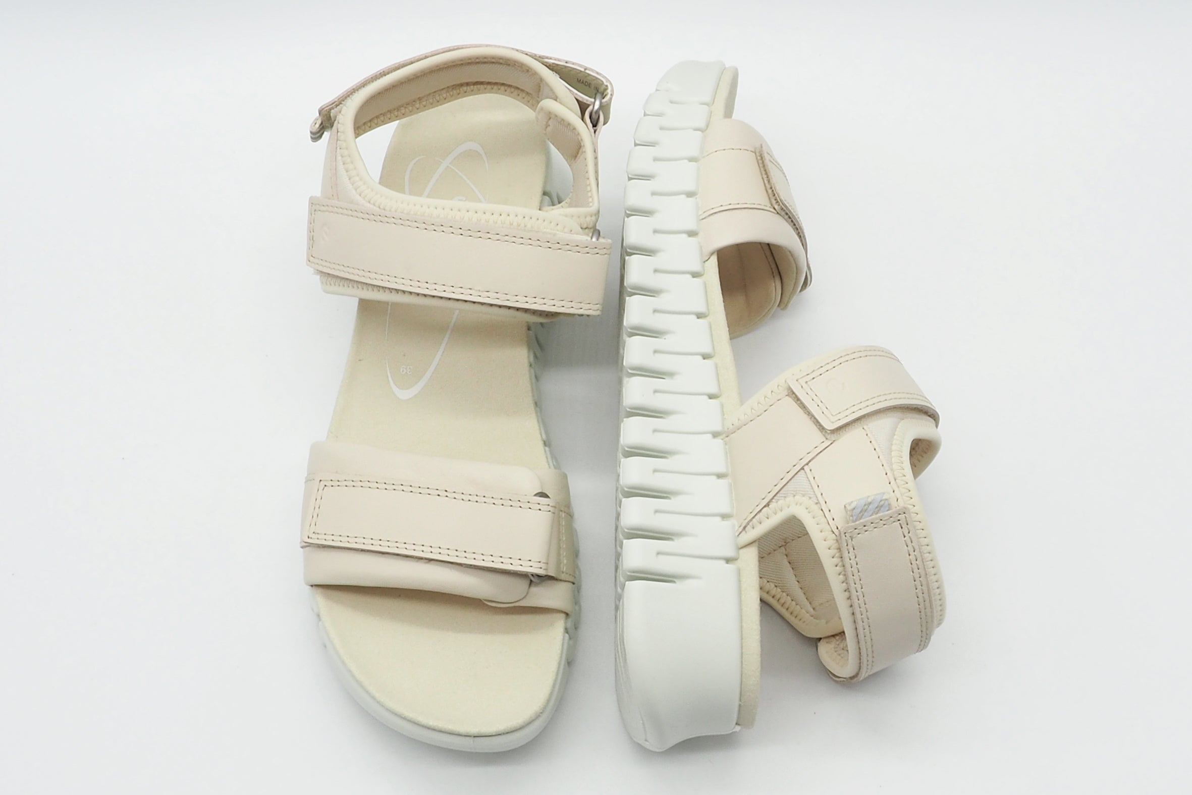 Damen Sandale aus Leder in Creme - mit sportiver Sohle - Gruuv Damen Sandalen Ecco 