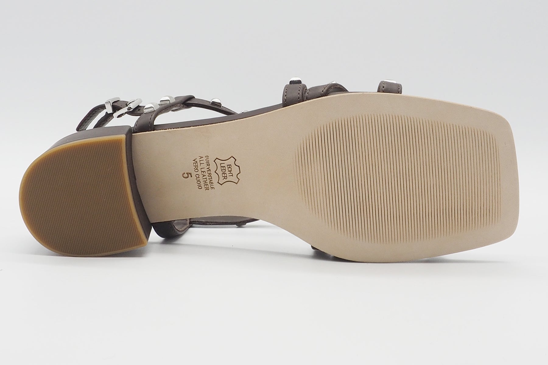 Damen Sandale aus Leder in Dunkelbraun mit Nieten in Silber - 4cm Absatz Damen Sandalen Kennel & Schmenger 