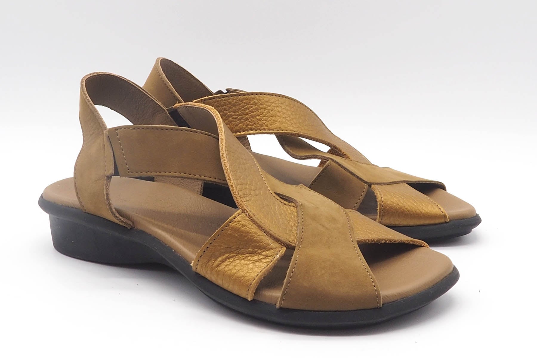 Damen Sandale aus Nubukleder in Hellbraun & Gold - 3cm - Sarozz Damen Sandalen Arche 