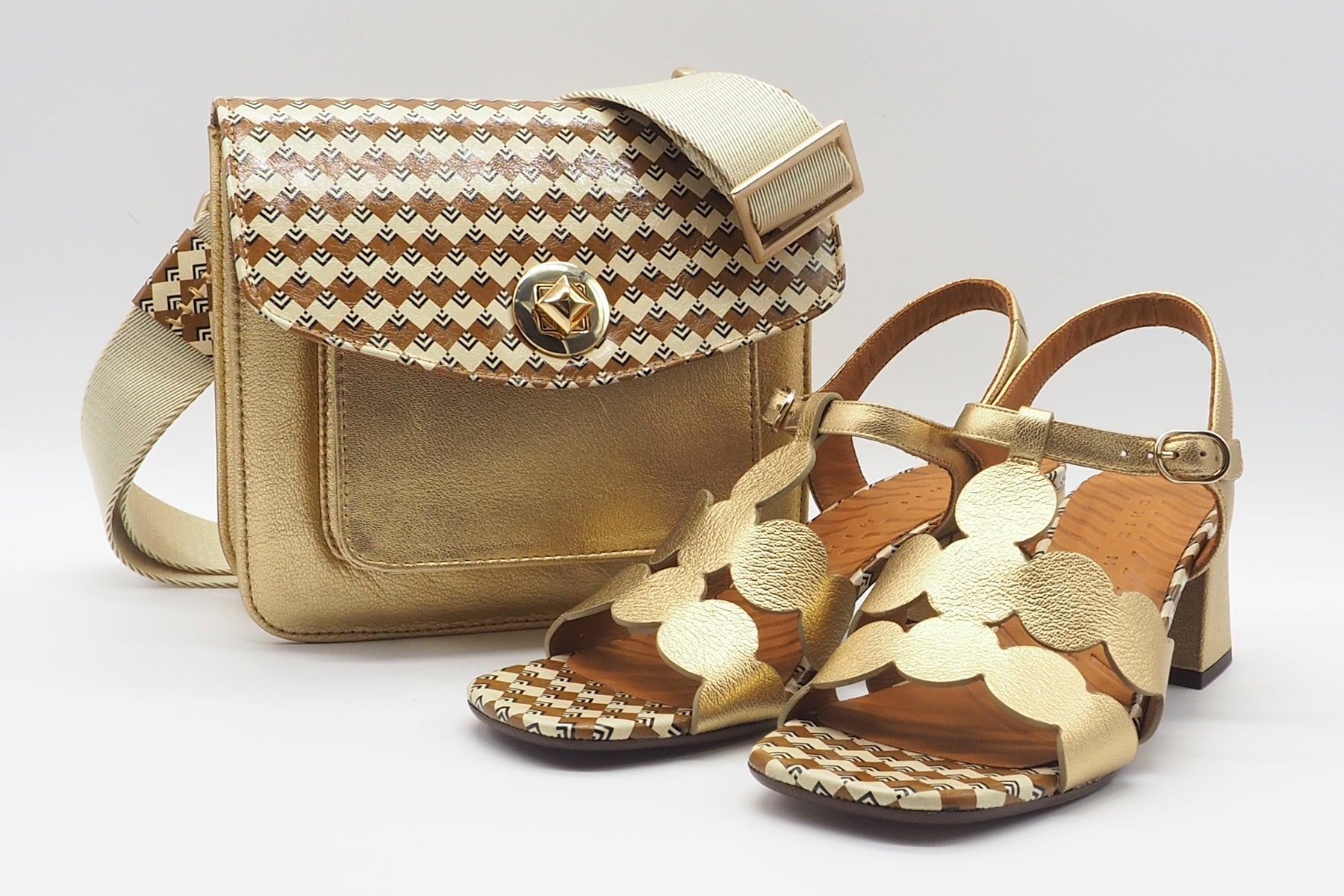 Damen Sandale mit T-Spange aus Leder Gold - Linaza Damen Sandalen Chie Mihara 