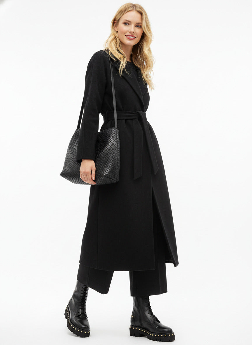 Damen Schnürboot aus schwarzem Glattleder mit Goldnieten & Profilsohle Damen Schnürboots Truman´s 