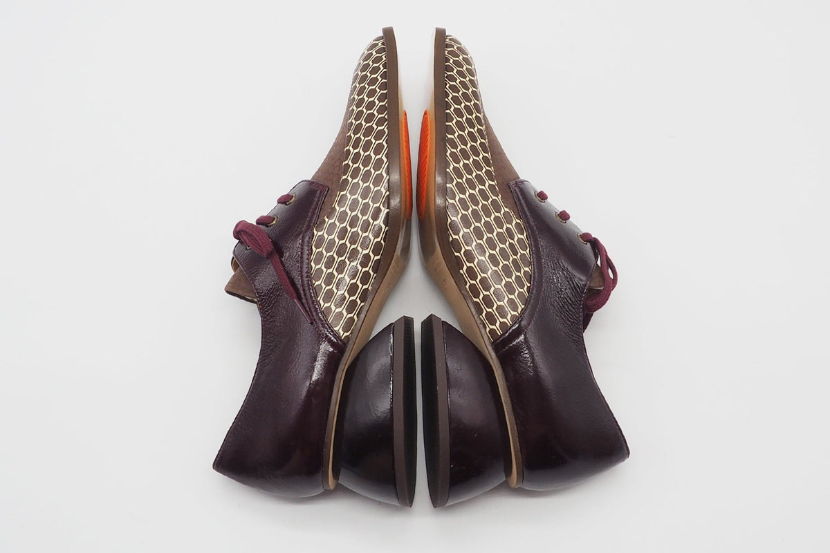 Damen Schnürhalbschuh in Brauntönen - Grafisch bedruckt in Leder - Caligo Damen Loafers & Schnürer Chie Mihara 