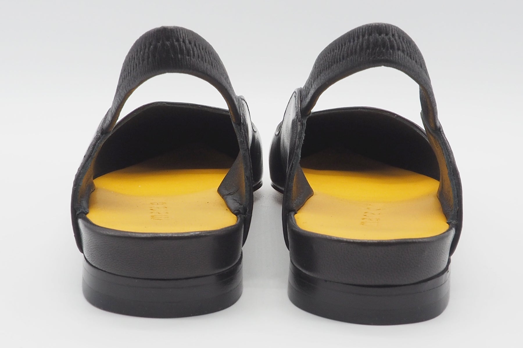 Damen Slings in verschlankter Form aus Handschuhleder in Schwarz Damen Pumps & Slings Mara Bini 