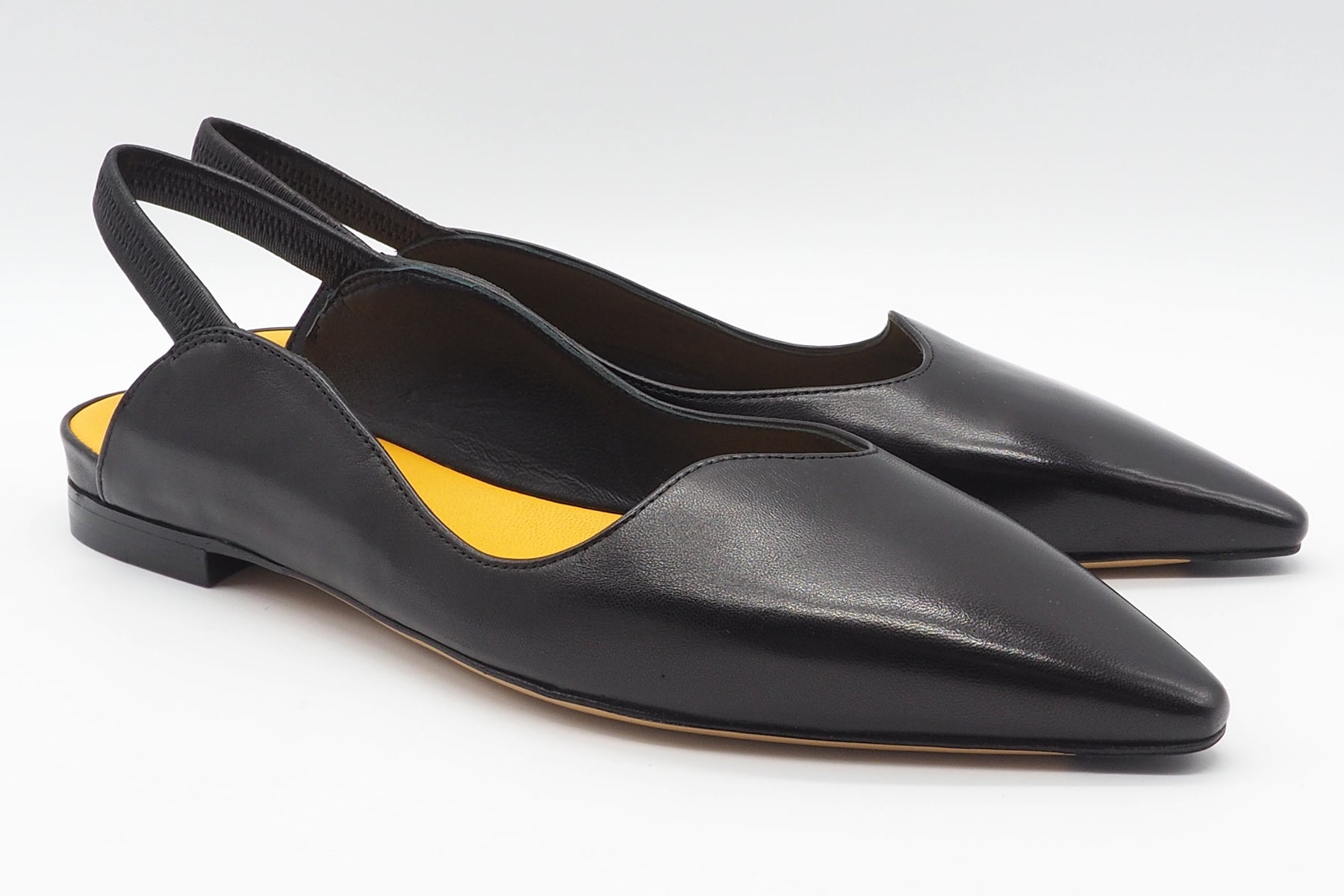 Damen Slings in verschlankter Form aus Handschuhleder in Schwarz Damen Pumps & Slings Mara Bini 