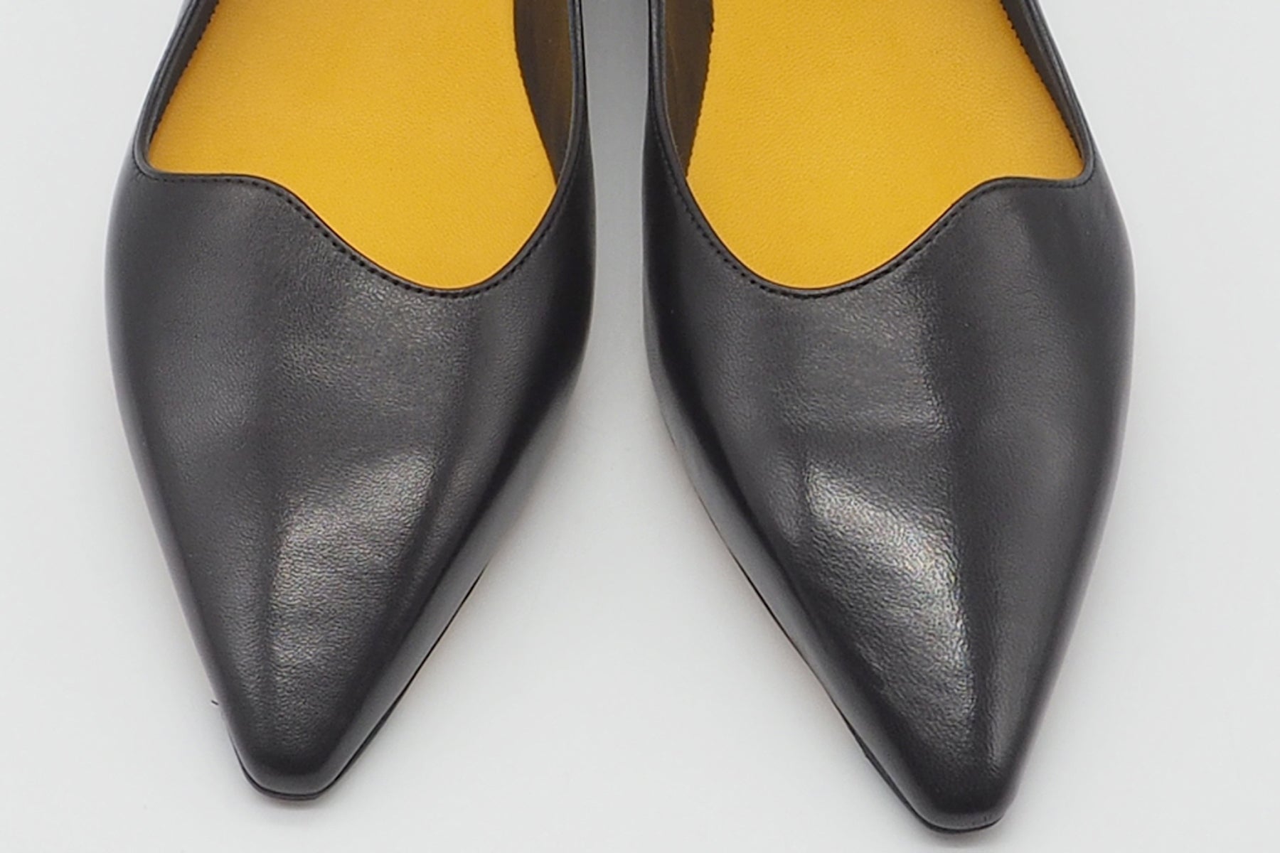 Damen Slings in verschlankter Form aus Handschuhleder in Schwarz Damen Pumps & Slings Mara Bini 
