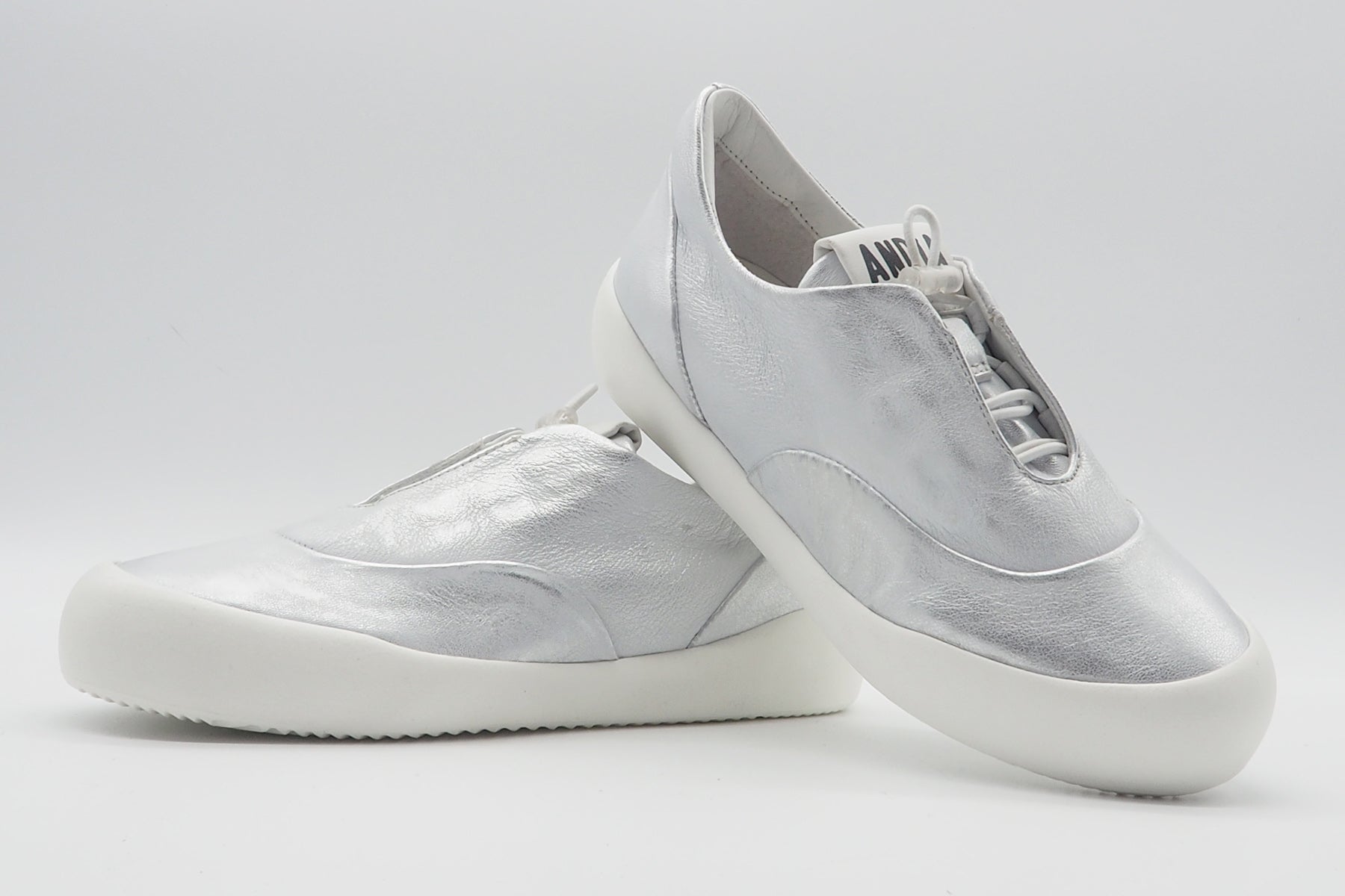 Damen Slip-in-Sneaker aus Metallicleder in Silber Damen Sneaker Andia Fora 