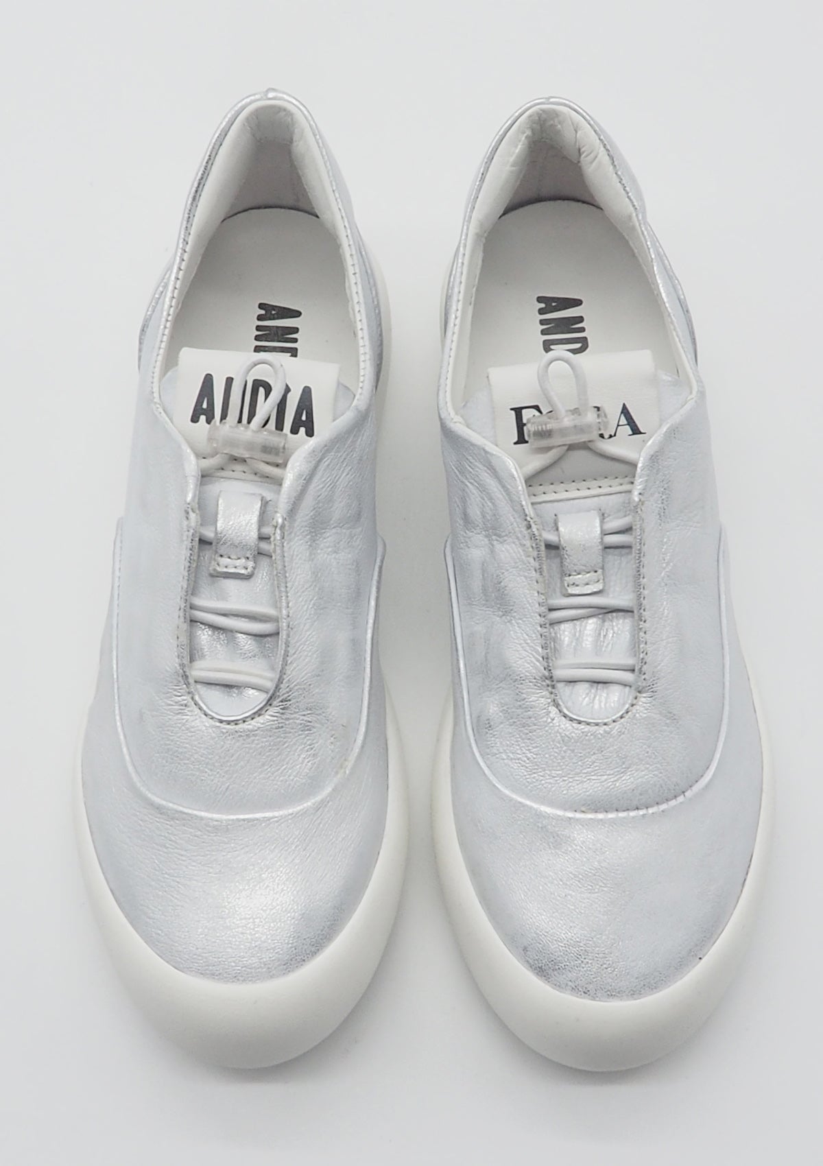 Damen Slip-in-Sneaker aus Metallicleder in Silber Damen Sneaker Andia Fora 