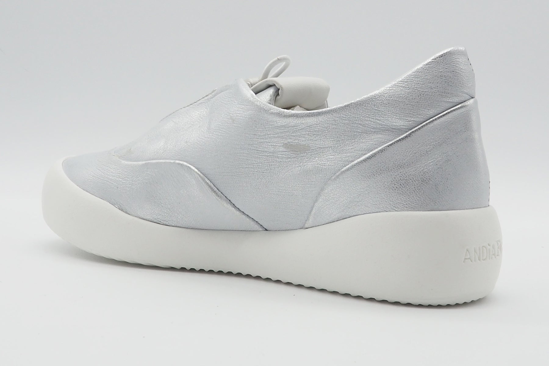 Damen Slip-in-Sneaker aus Metallicleder in Silber Damen Sneaker Andia Fora 