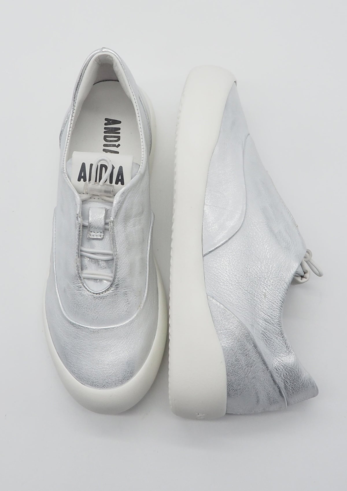 Damen Slip-in-Sneaker aus Metallicleder in Silber Damen Sneaker Andia Fora 