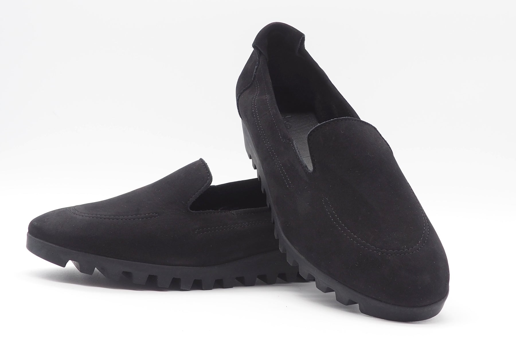 Damen Slipper aus softem Nubukleder in Schwarz - Lomhoo Damen Loafers & Schnürer Arche 