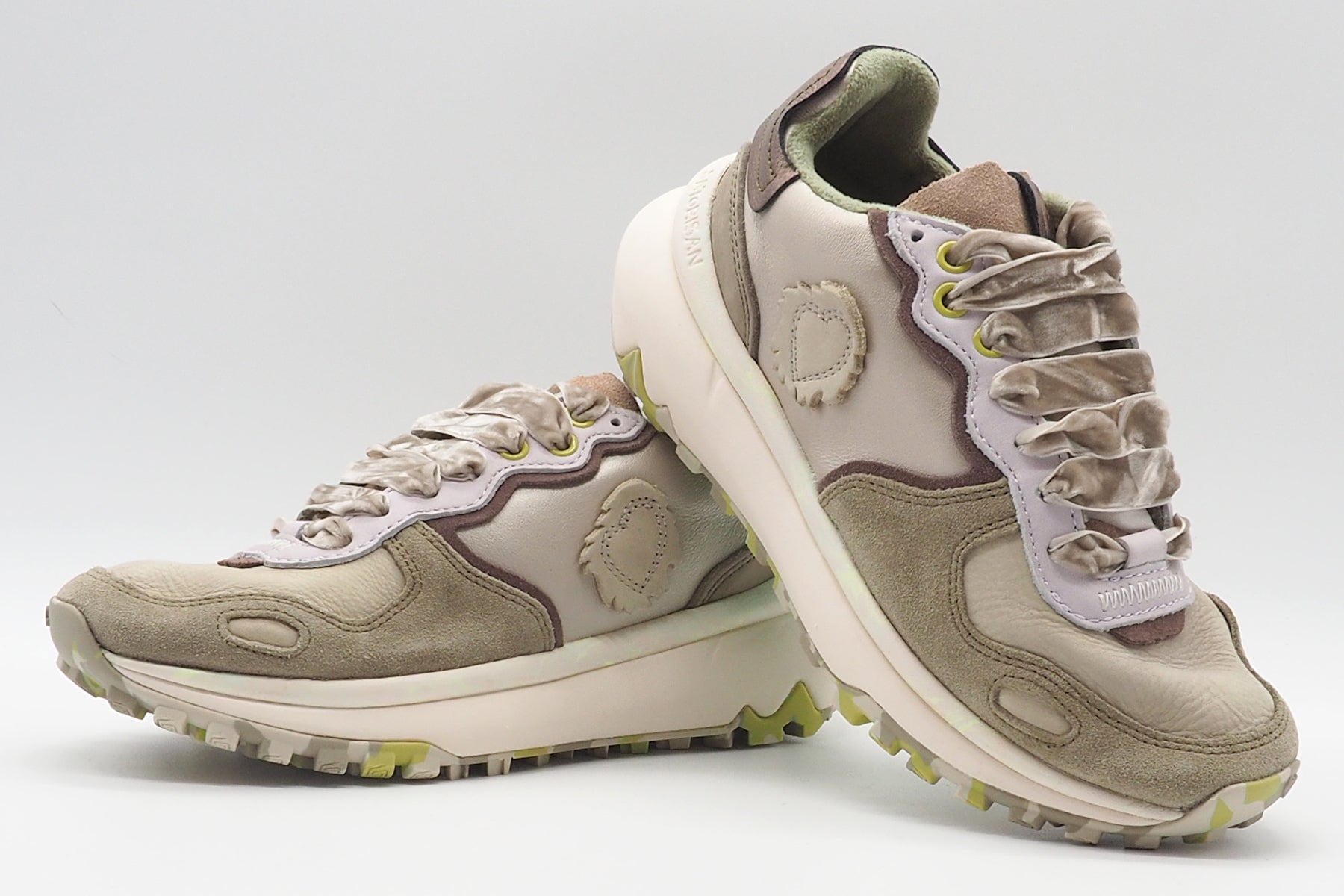 Damen Sneaker aus Leder & Velours in Neutral - Chacrona-Metta Damen Sneaker Satorisan 