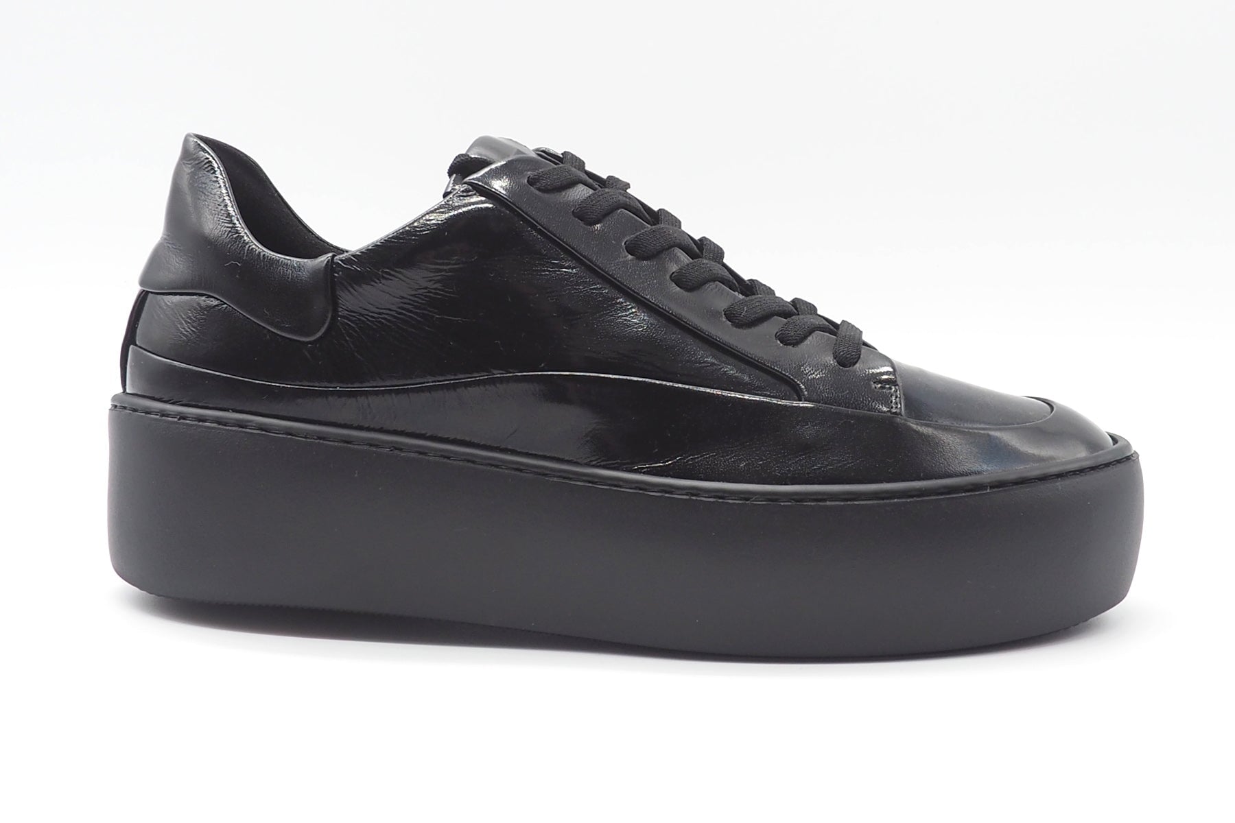 Damen Sneaker aus softem Lackleder in Schwarz - Plateausohle Damen Sneaker Högl 