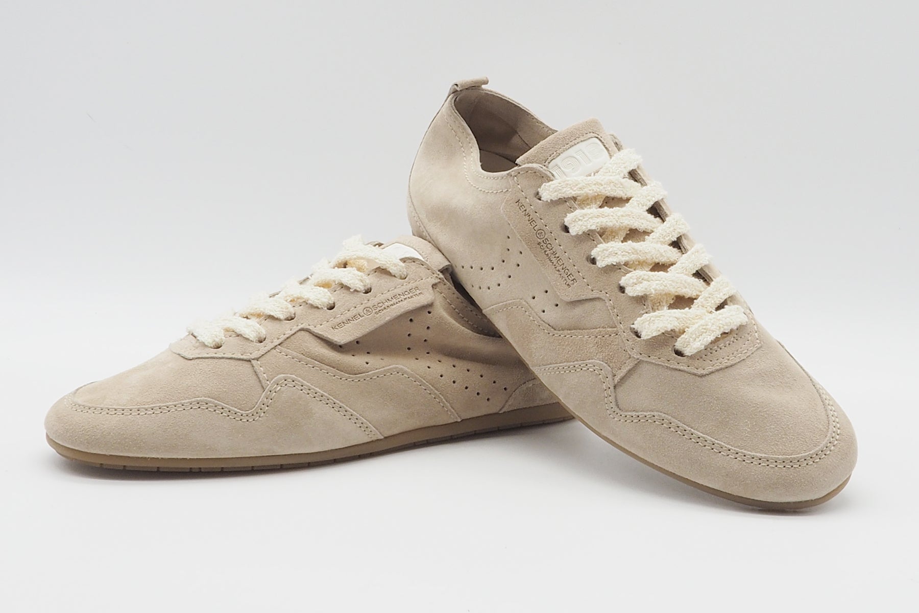Damen Sneaker aus softem Veloursleder in Sand mit dünner Sohle Damen Sneaker Kennel & Schmenger 