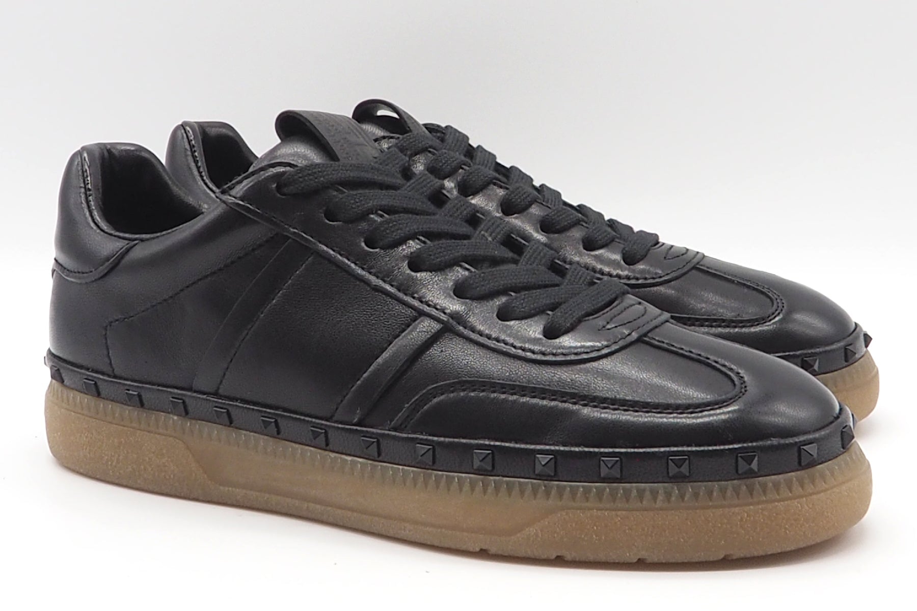 Damen Sneaker im Retrostil aus Leder in Schwarz mit Nieten Damen Sneaker Kennel & Schmenger 