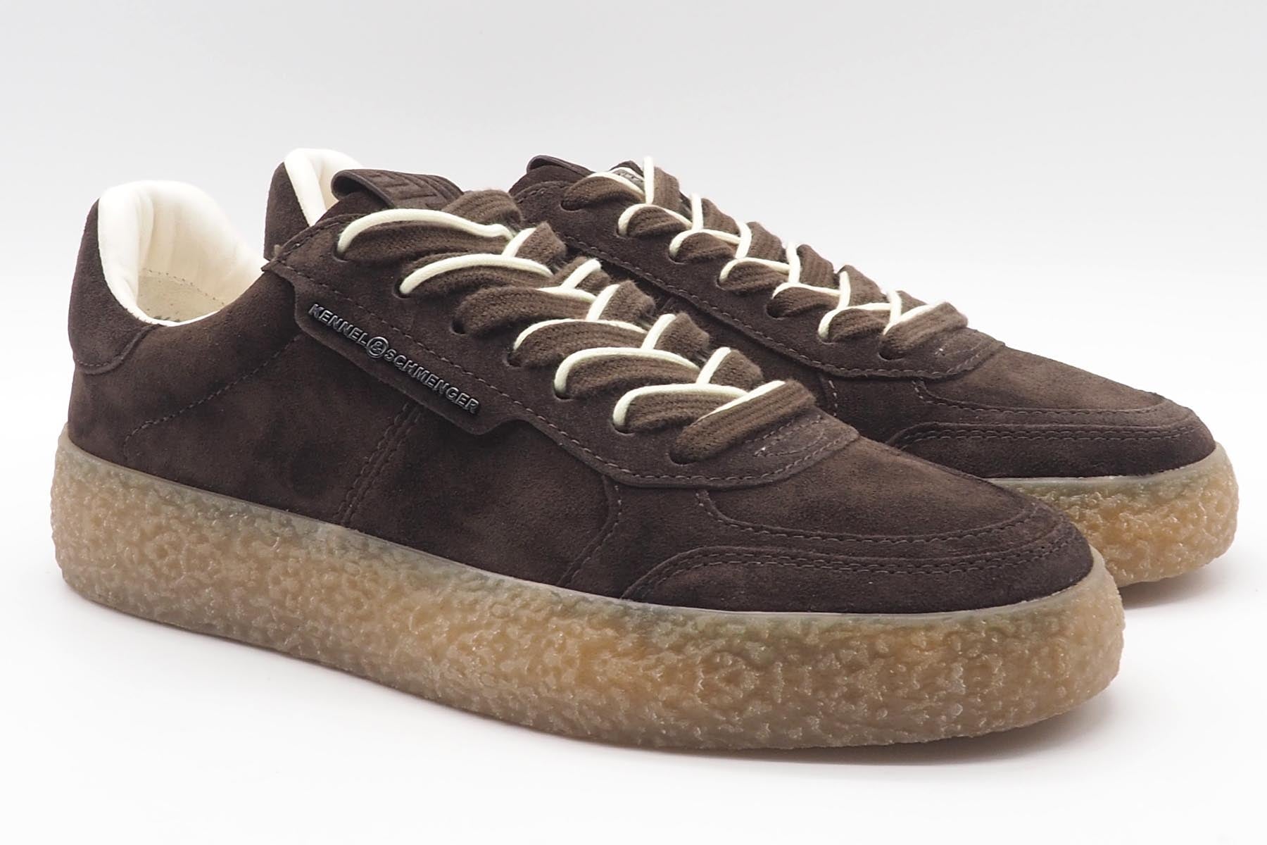 Damen Sneaker im Retrostil aus Veloursleder in Dunkelbraun mit Kreppsohle Damen Sneaker Kennel & Schmenger 