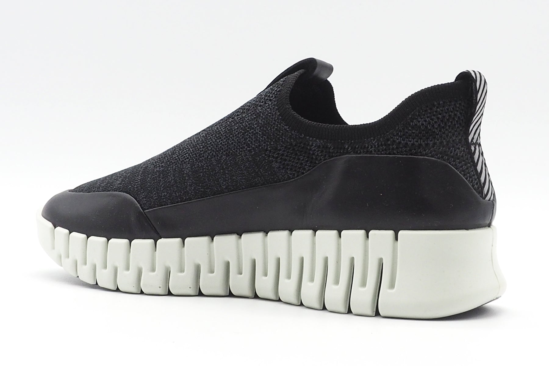 Damen Sneaker zum Schnlüpfen aus Leder & Strick in Schwarz - Gruuv Damen Sneaker Ecco 