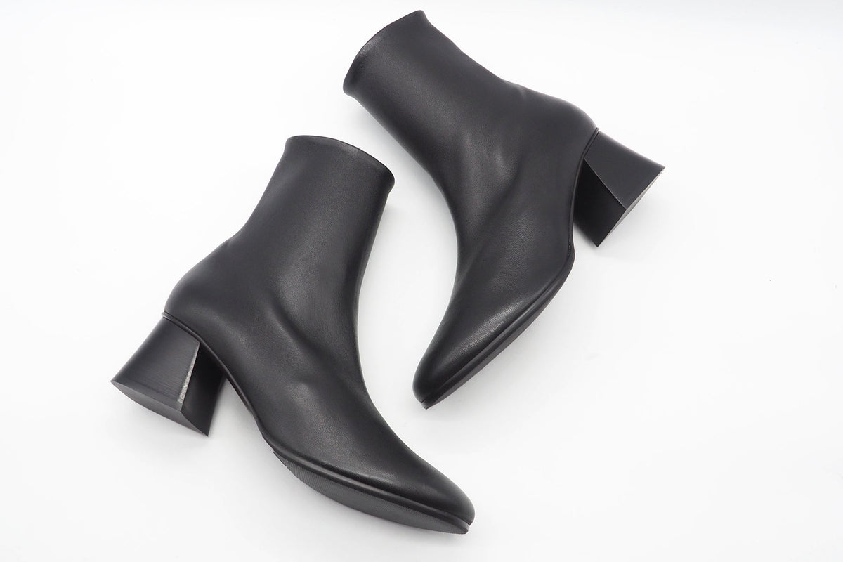 Damen Stiefelette aus Nappalederstretch in Schwarz - Absatz 6 cm Damen Stiefeletten Lorenzo Masiero 