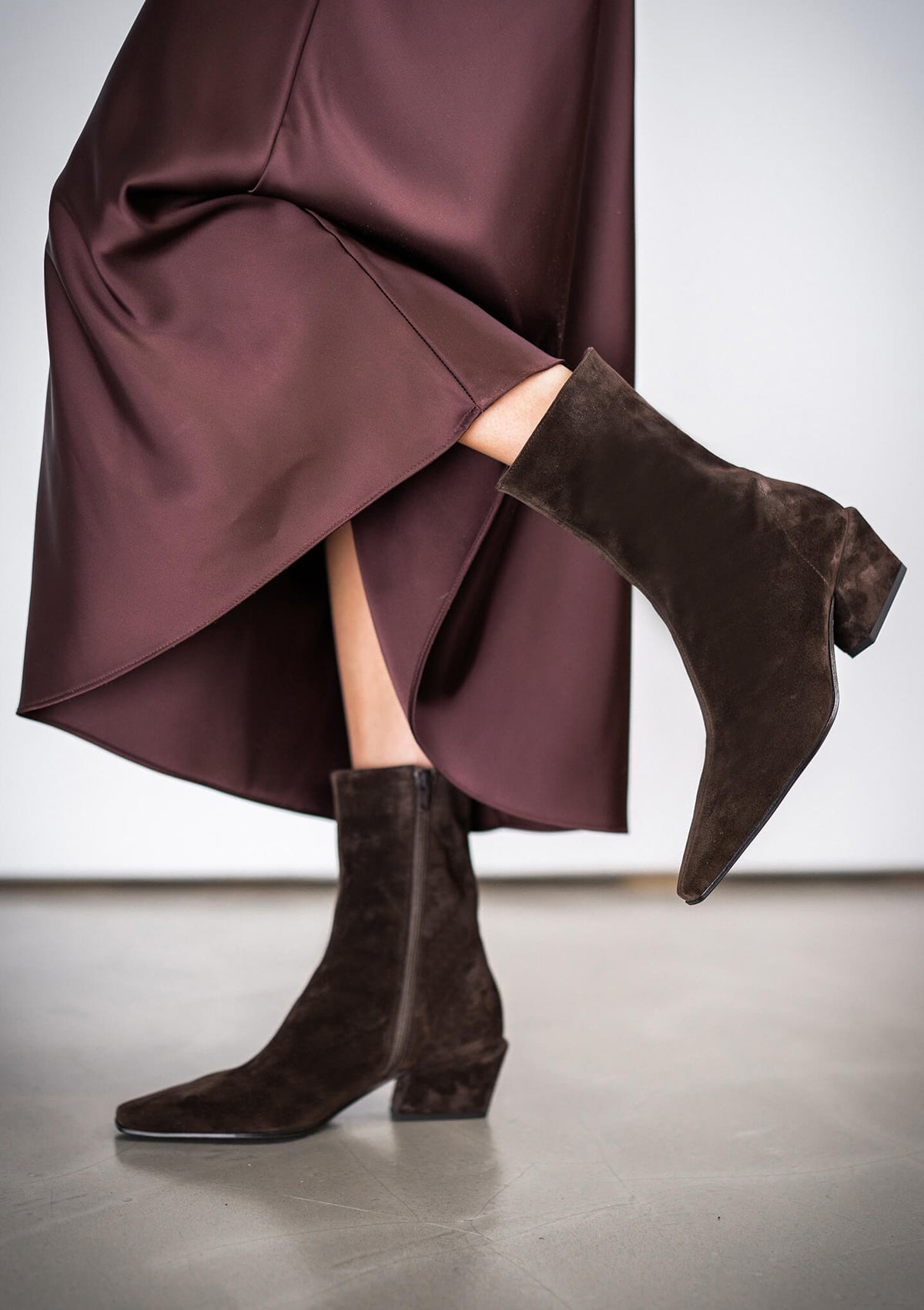 Damen Stiefelette aus Veloursleder in Dunkelbraun Damen Stiefeletten Kennel & Schmenger 